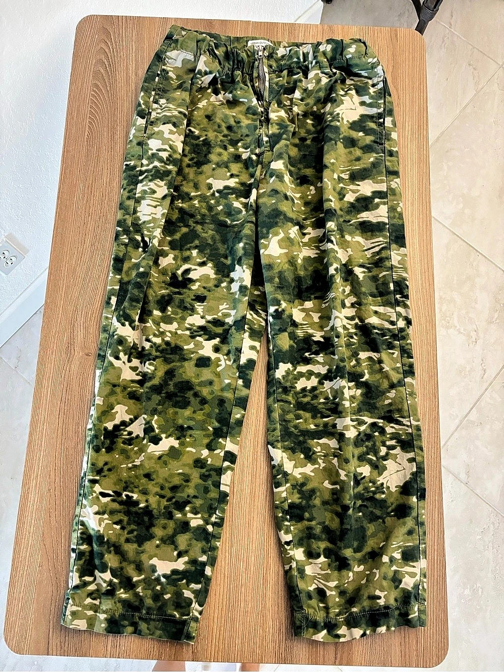 Urban Outfitters Camo Jogger Pants in Green & Brown Size Medium